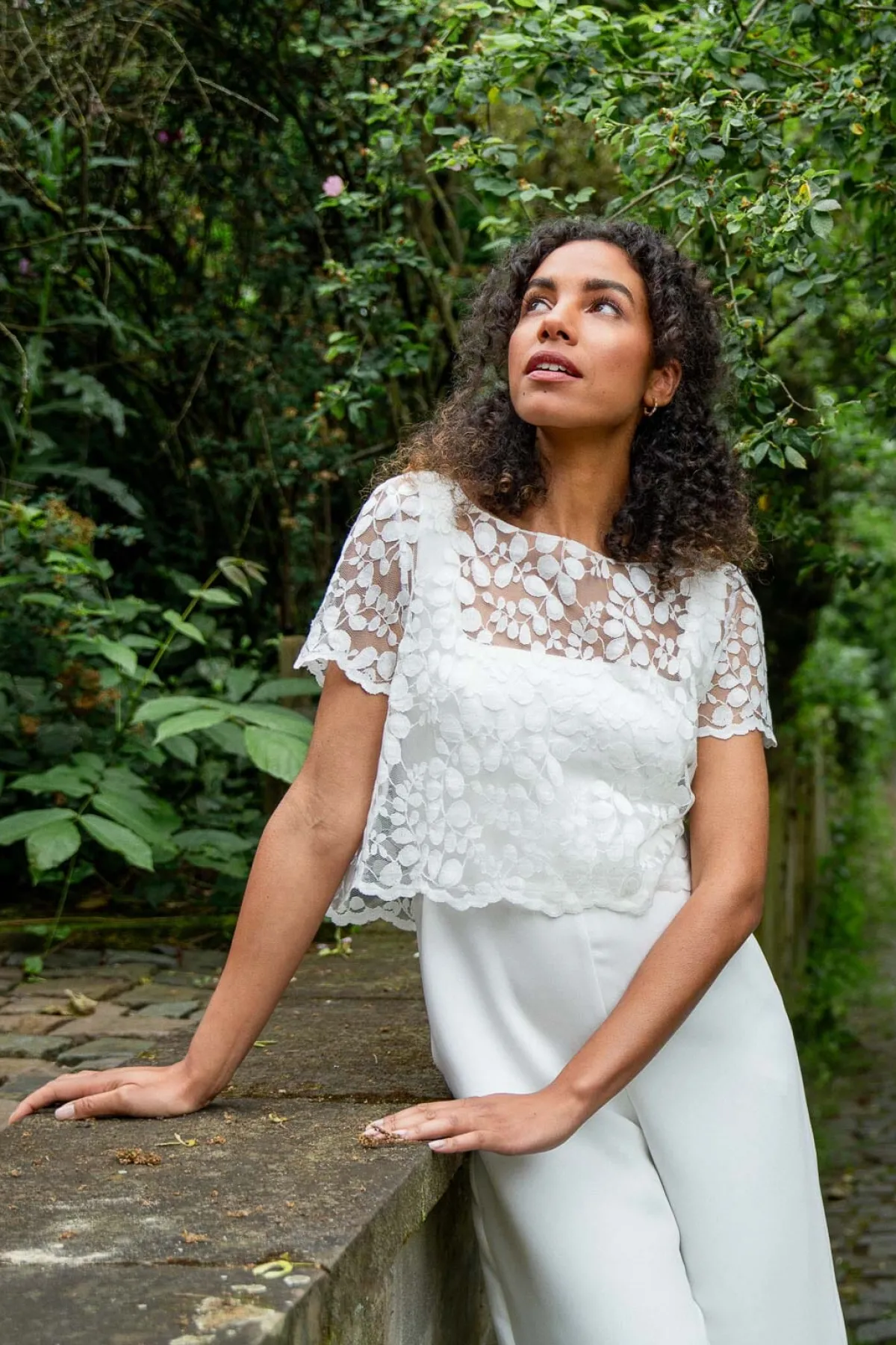 Kurzarm-Braut Top aus Blätterspitze – Aza>noni New