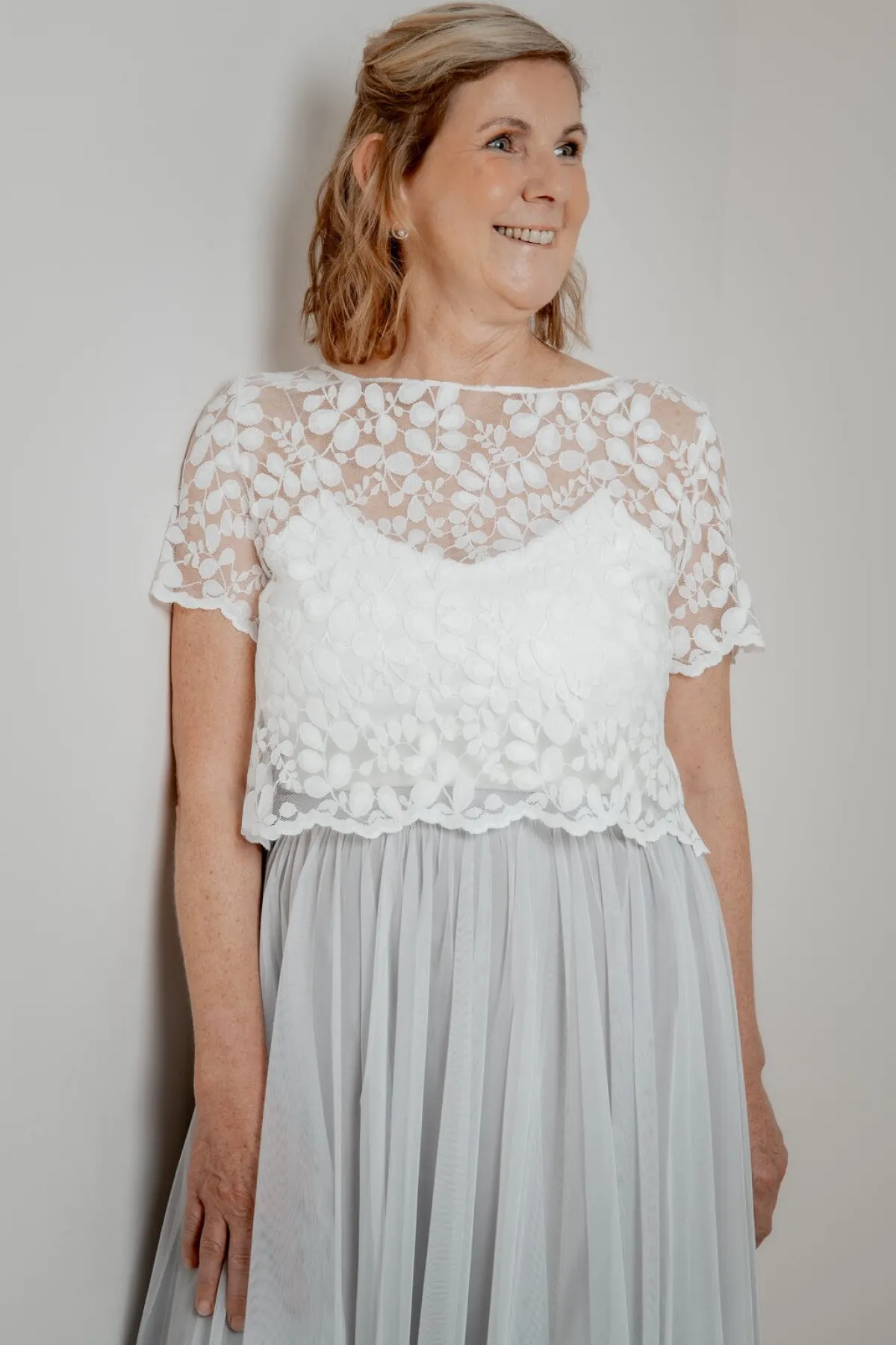 Kurzarm-Braut Top aus Blätterspitze – Aza>noni New
