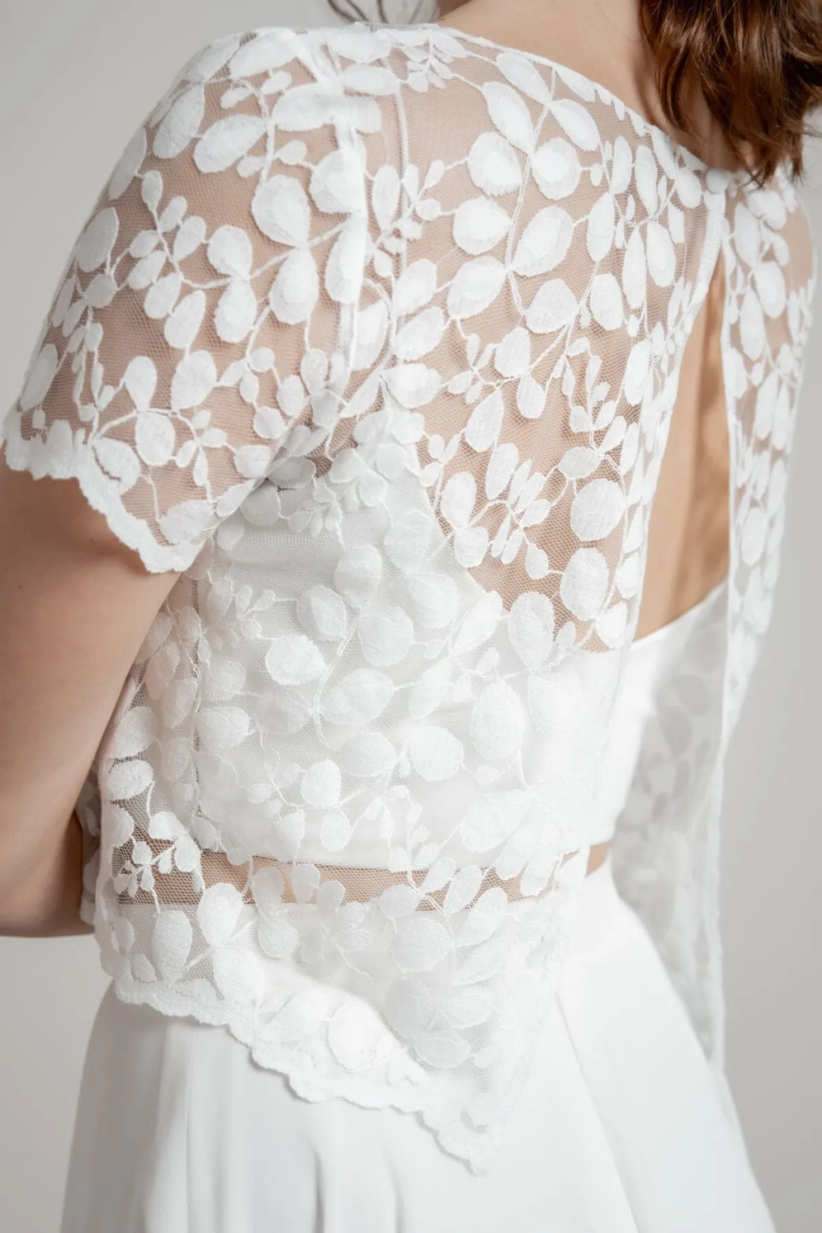 Kurzarm-Braut Top aus Blätterspitze – Aza>noni New