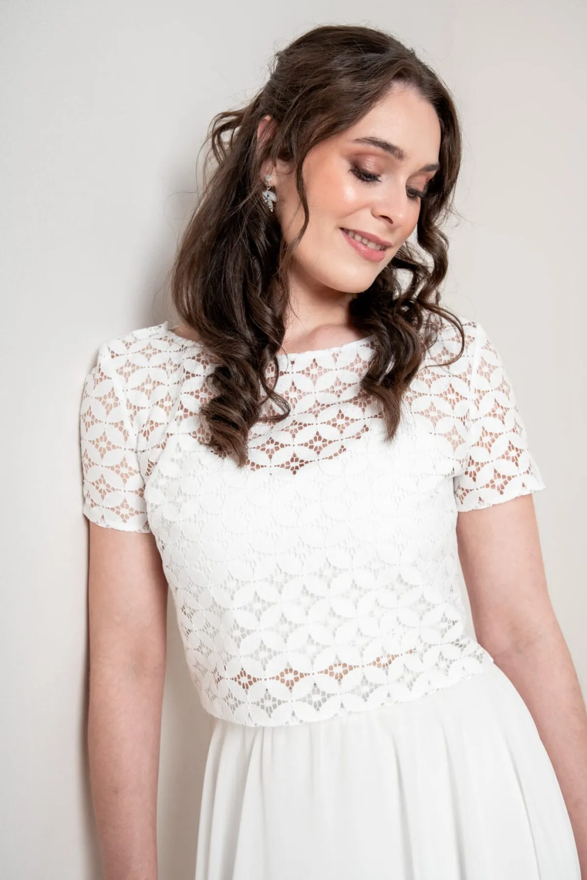 Kurzarm-Braut Top aus geometrischer Spitze – Morlin>noni Online