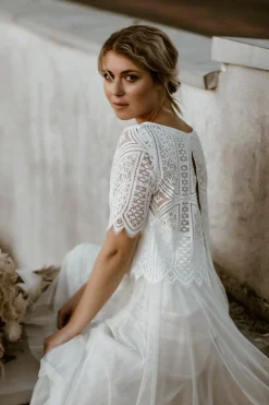 Kurzarm-Jäckchen aus Boho-Spitze in Ivory – Calista><noscript><img width=