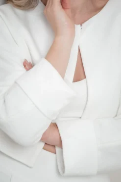 Kurze Braut Jacke aus Strickmix mit Kaschmir><noscript><img width=