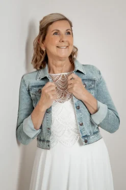 Kurze Braut Jeansjacke mit Knopfleiste><noscript><img width=