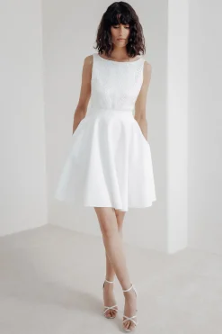 Kurzer Tellerrock für das Standesamt – Kalea><noscript><img width=