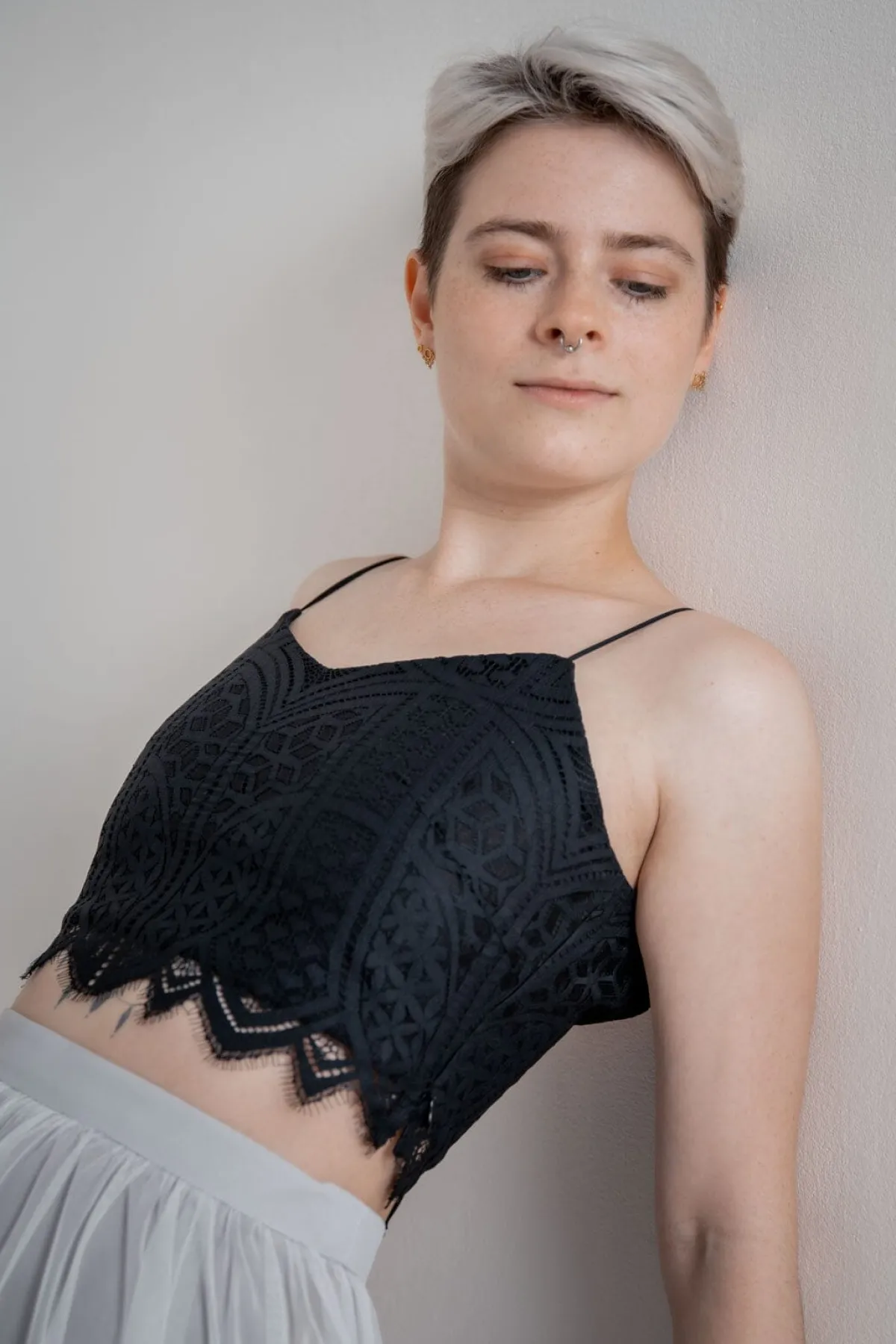 Kurzes Boho Top mit Bogenkante – Calista Cropped Black>noni Discount