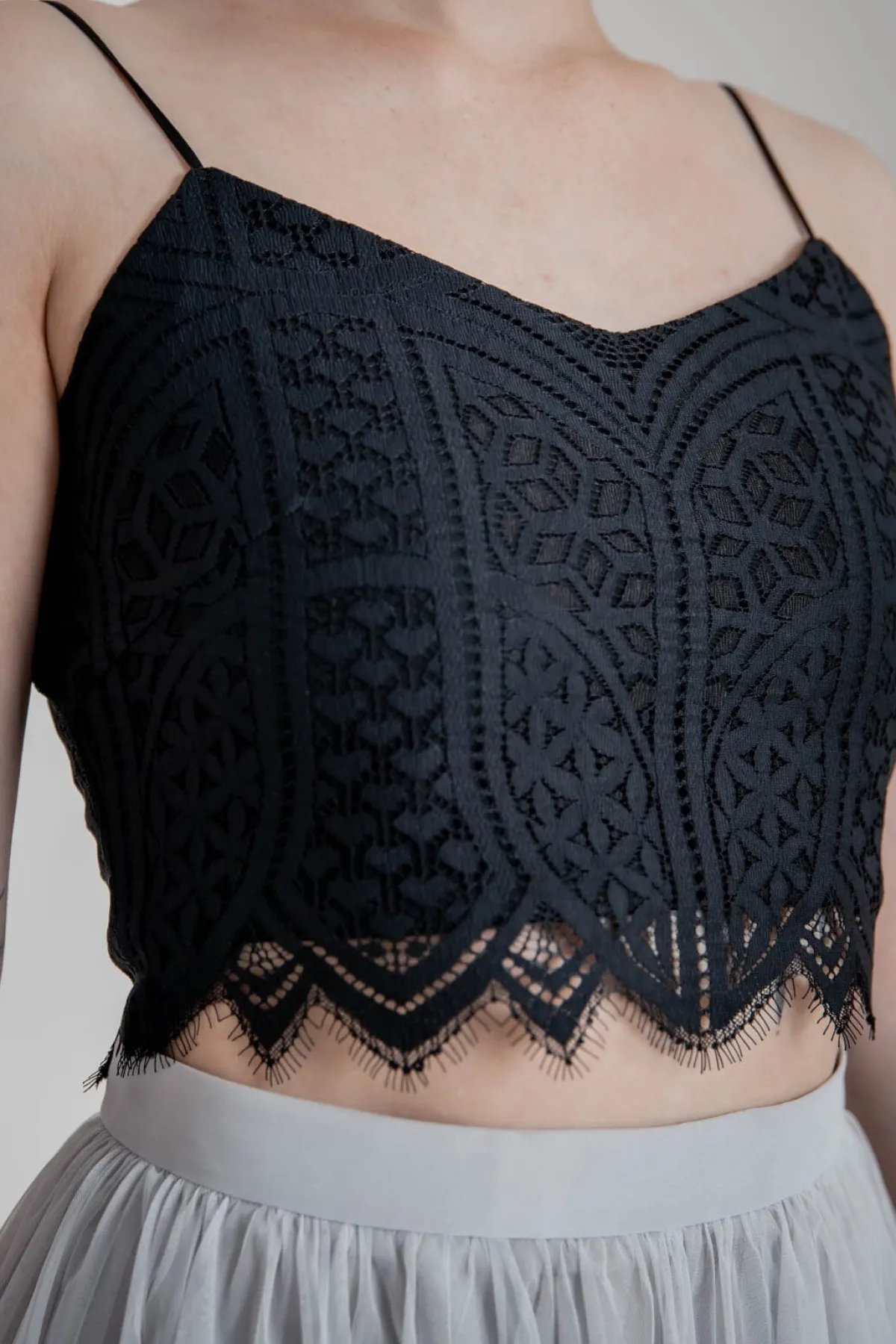 Kurzes Boho Top mit Bogenkante – Calista Cropped Black>noni Discount