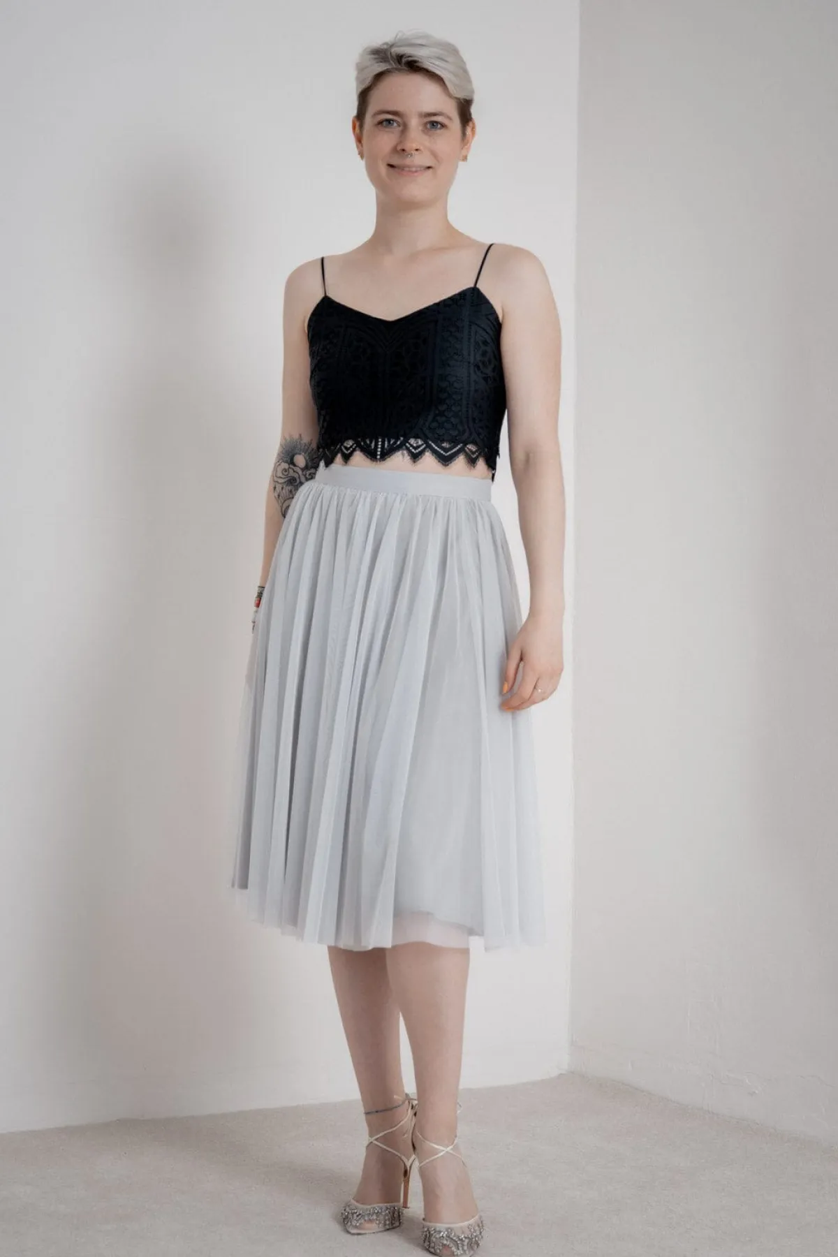 Kurzes Boho Top mit Bogenkante – Calista Cropped Black>noni Discount