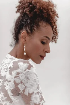 Lange Ohrhänger mit Kristallen und Perlen – Lovestruck><noscript><img width=