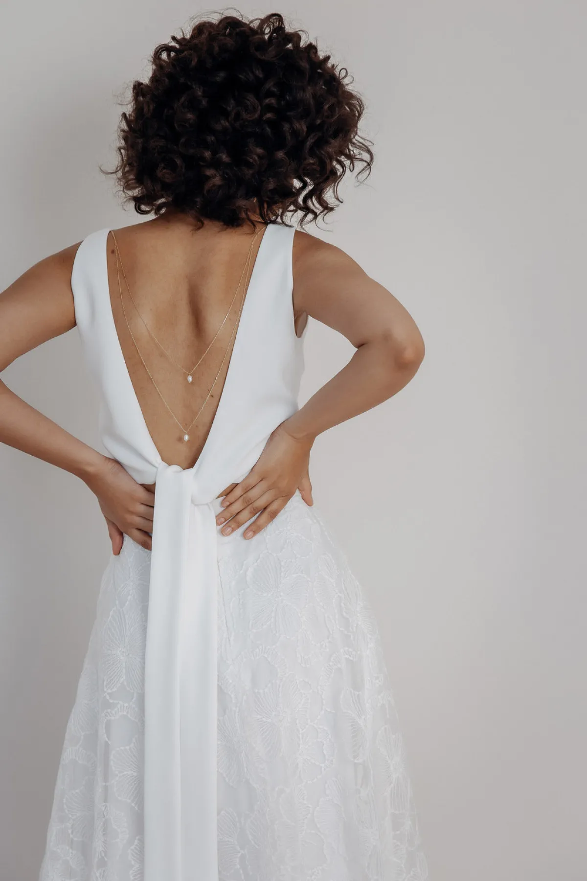 Lange, zweireihige Rückenkette mit Perlen, Brautschmuck>La Chia