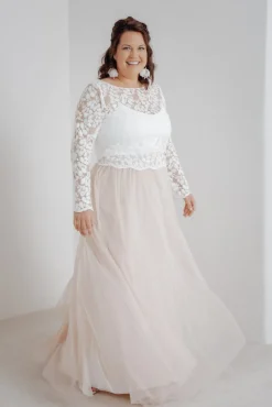 Langer Braut Rock aus fließendem Softtüll in Blush – India Curvy><noscript><img width=