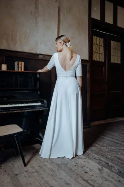 Langer Braut Rock mit Schlitz und Zierknöpfen – Eira>noni New