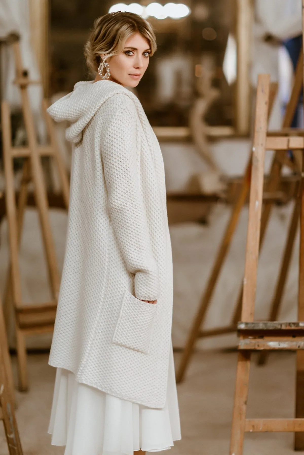 Leichter Brautmantel aus Strick mit Kapuze in Ivory>Zoe Ona Online