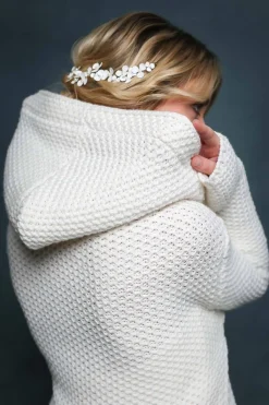 Leichter Brautmantel aus Strick mit Kapuze in Ivory>Zoe Ona Online