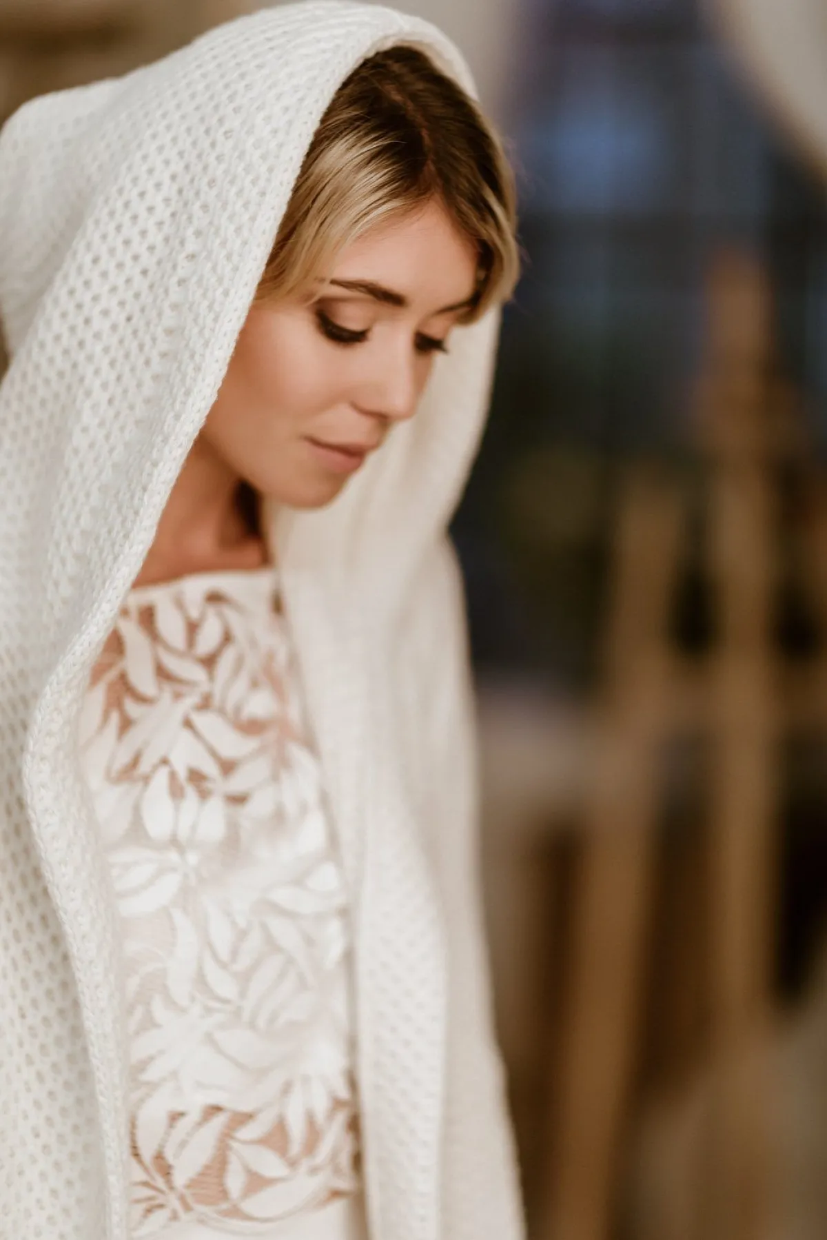 Leichter Brautmantel aus Strick mit Kapuze in Ivory>Zoe Ona Online