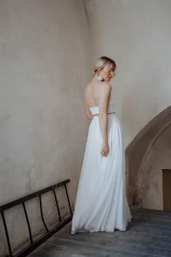 Maxi-Braut Rock in Ivory mit Beinschlitz – Jona><noscript><img width=