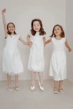 Mädchenballerinas mit Glitzerschnalle – Binx Ivory Satin><noscript><img width=