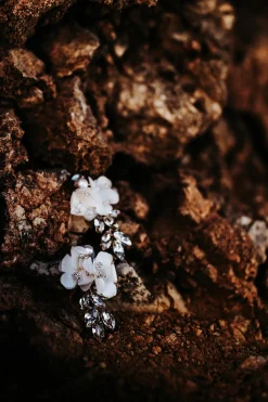 Ohrstecker mit 3D-Blüten und Strasskristallen>La Chia Clearance