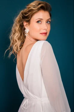 Ohrstecker mit 3D-Blüten und Strasskristallen><noscript><img width=