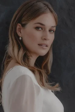 Ohrstecker mit ovalen Perlen – Penelope><noscript><img width=