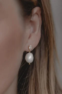 Ovale Kristallstecker mit Perlenanhängern – Joelle><noscript><img width=