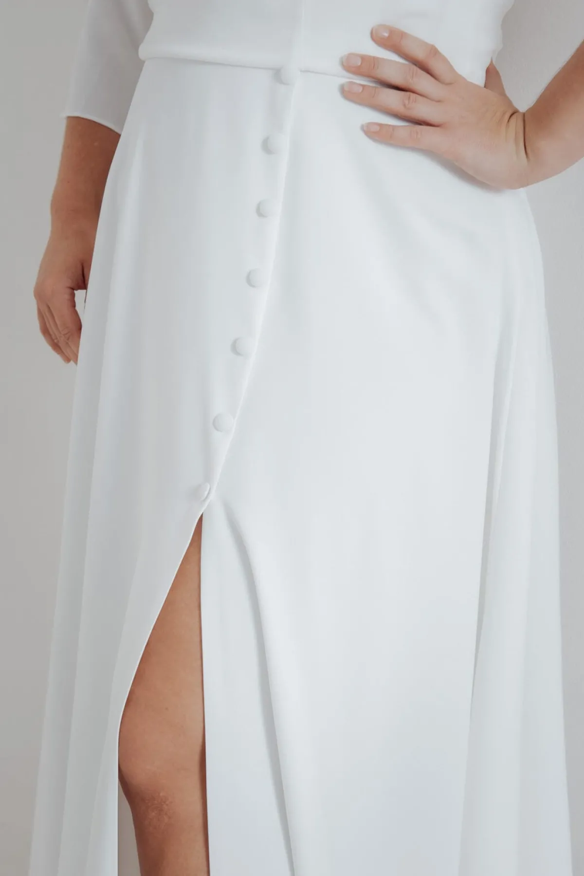 Plus Size Braut Rock mit Schlitz und Zierknöpfen – Eira Curvy>noni Discount