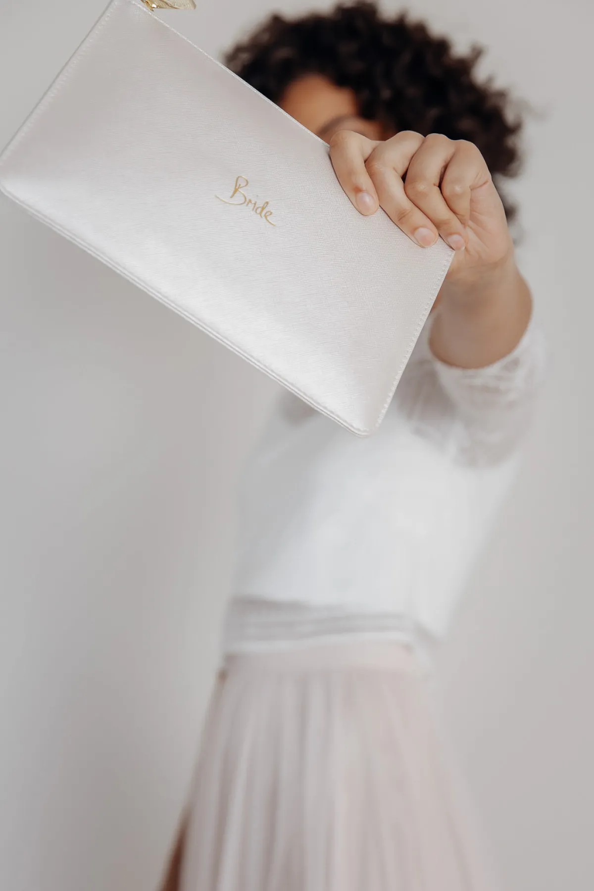 Pouch "Bride" in Metallic White –>Katie Loxton Outlet
