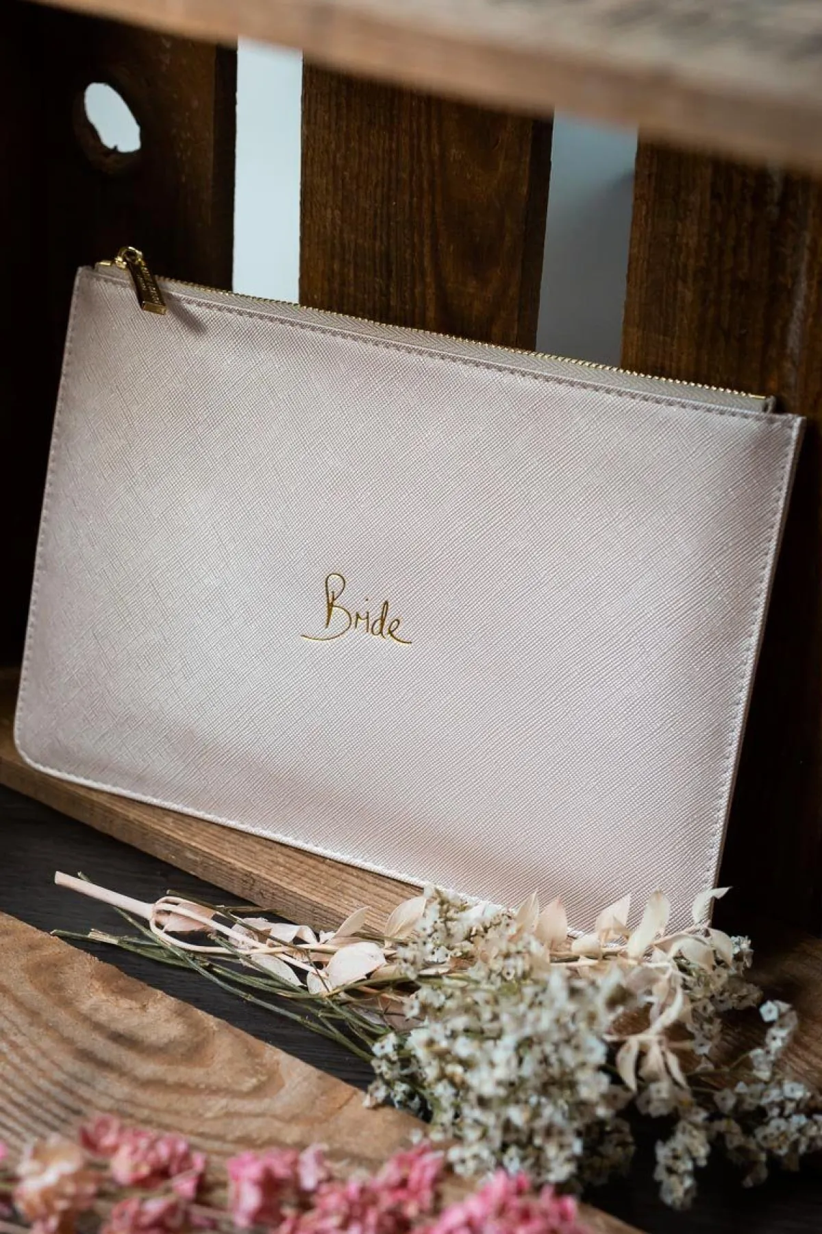 Pouch "Bride" in Metallic White –>Katie Loxton Outlet