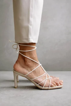 Sandalette mit geknoteten Riemen - Crossed Corn Creme><noscript><img width=