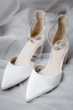 Satin-Brautschuhe in Ivory – Liberty | The><noscript><img width=