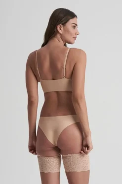 Schenkelbänder aus elastischer Spitze –><noscript><img width=