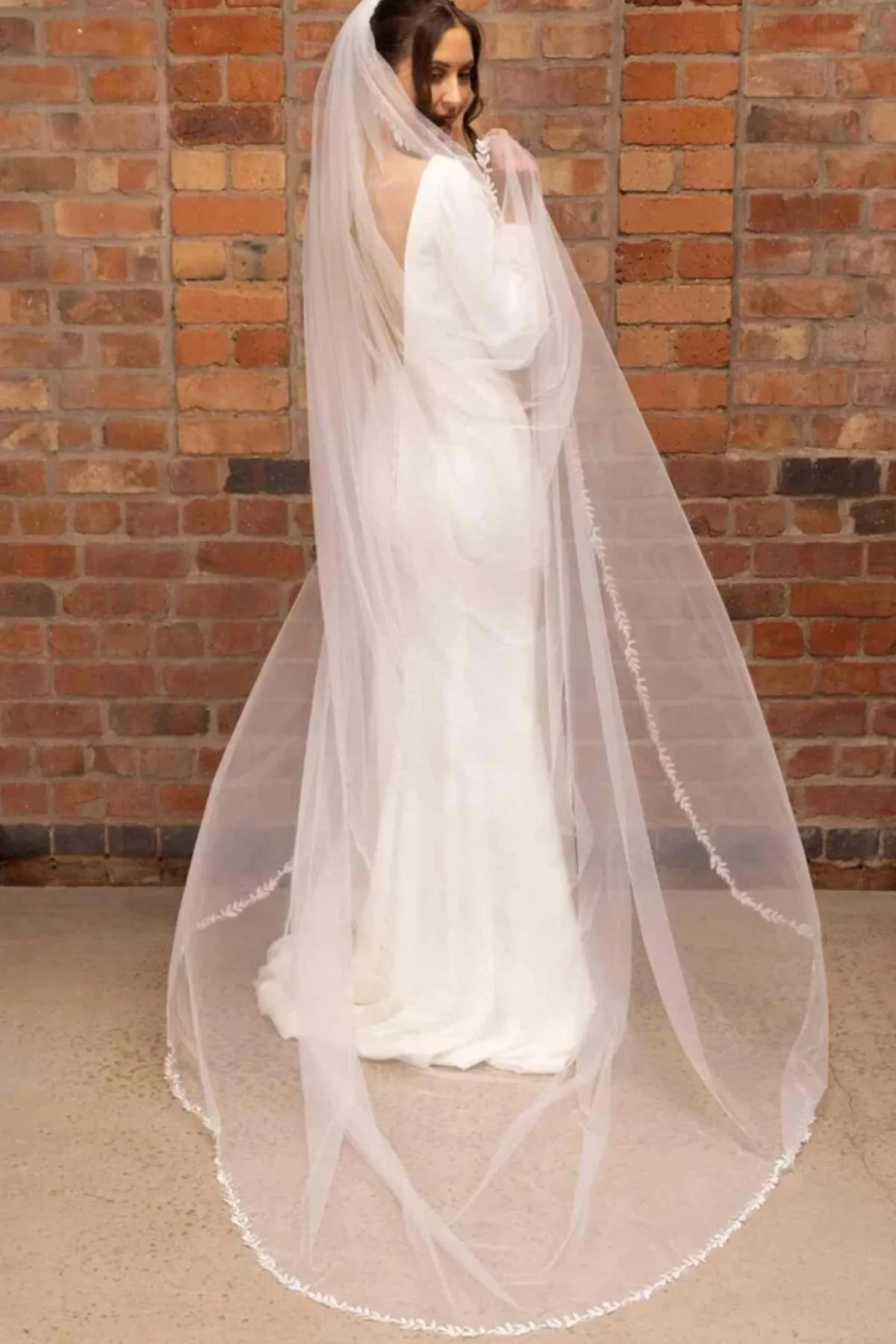 Schleier mit Blattstickerei | The>Perfect Bridal Company New