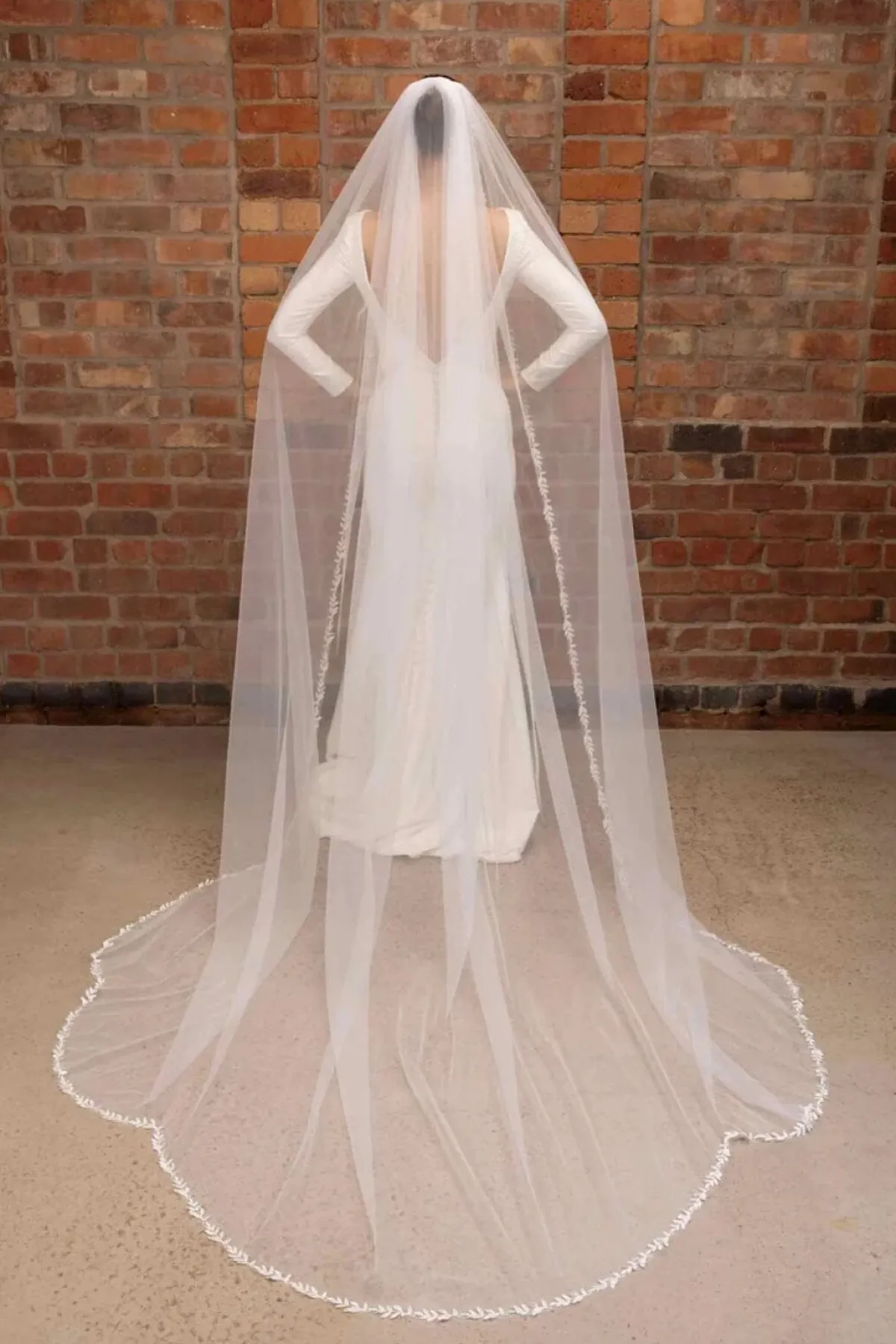 Schleier mit Blattstickerei | The>Perfect Bridal Company New
