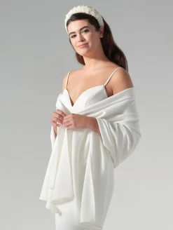 Schlichte Braut Stola in Ivory aus Strickmix><noscript><img width=