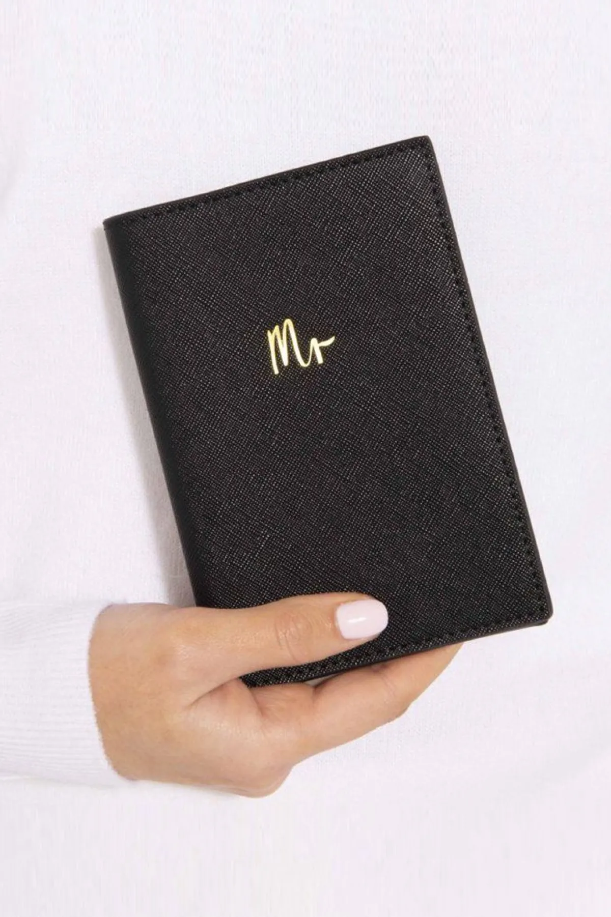 Schwarze Reisepasshülle für den Bräutigam –>Katie Loxton Sale