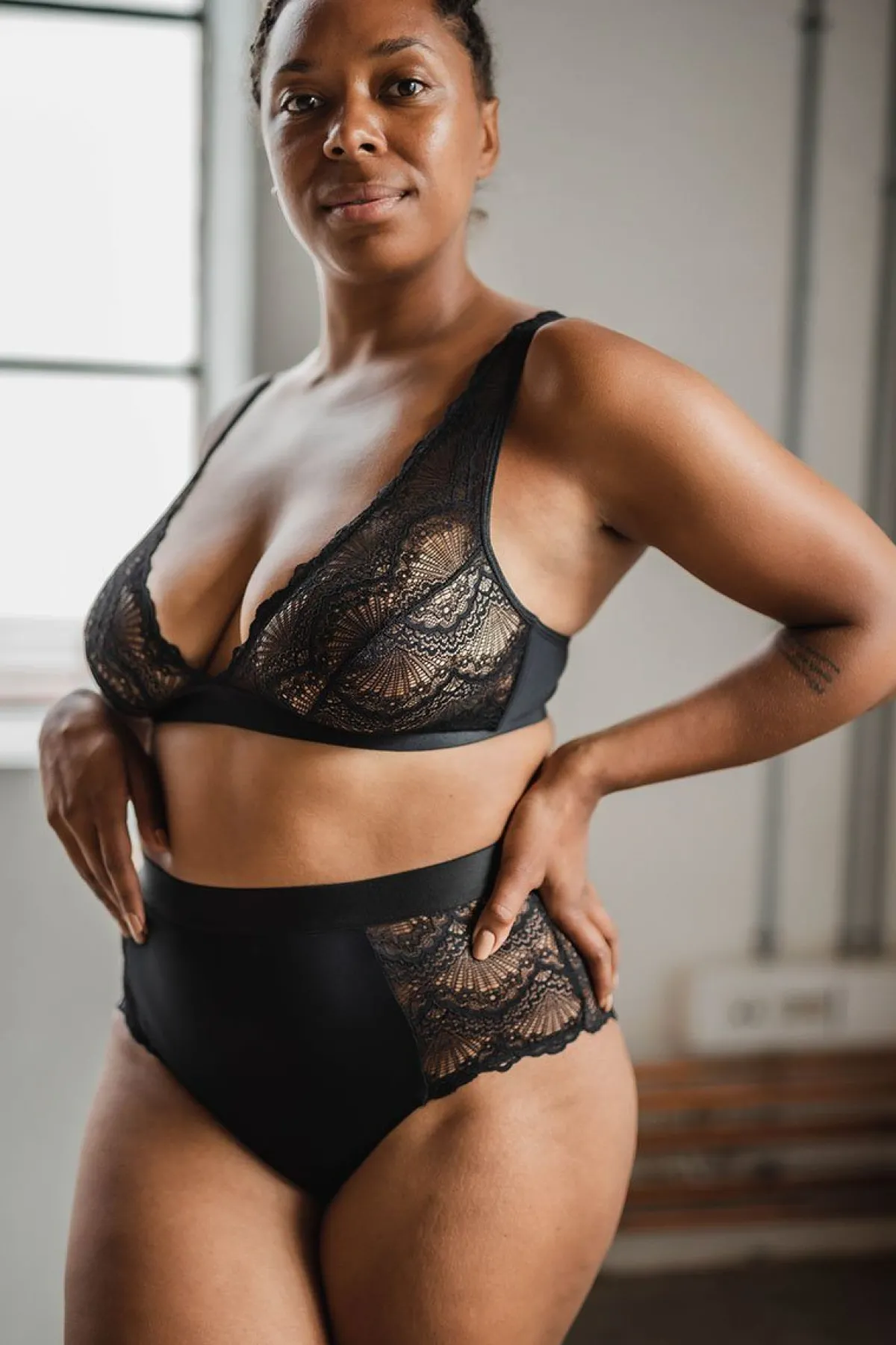 Schwarzer Plunge-BH aus Spitze>Understatement Online