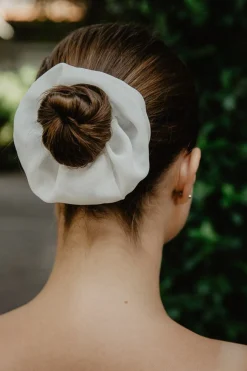 Scrunchie, großes Haargummi –><noscript><img width=