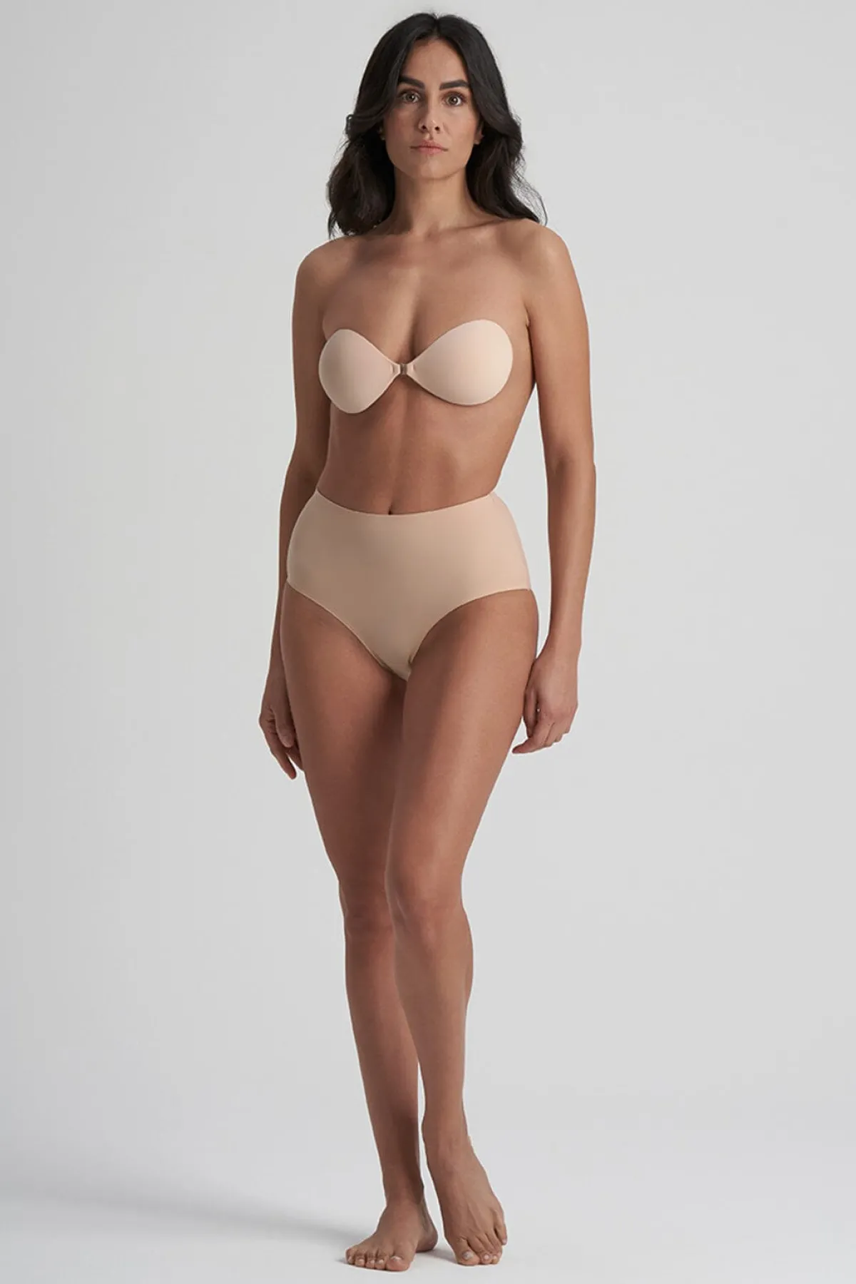 Selbstklebender BH für rückenfreie Looks –>Bye Bra Hot