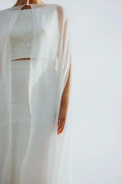 Showroom Only: Chiffon Braut Cape – Philia Selected><noscript><img width=