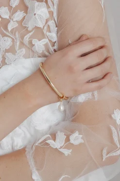 Solider Armreif mit echter Süßwasserperle><noscript><img width=