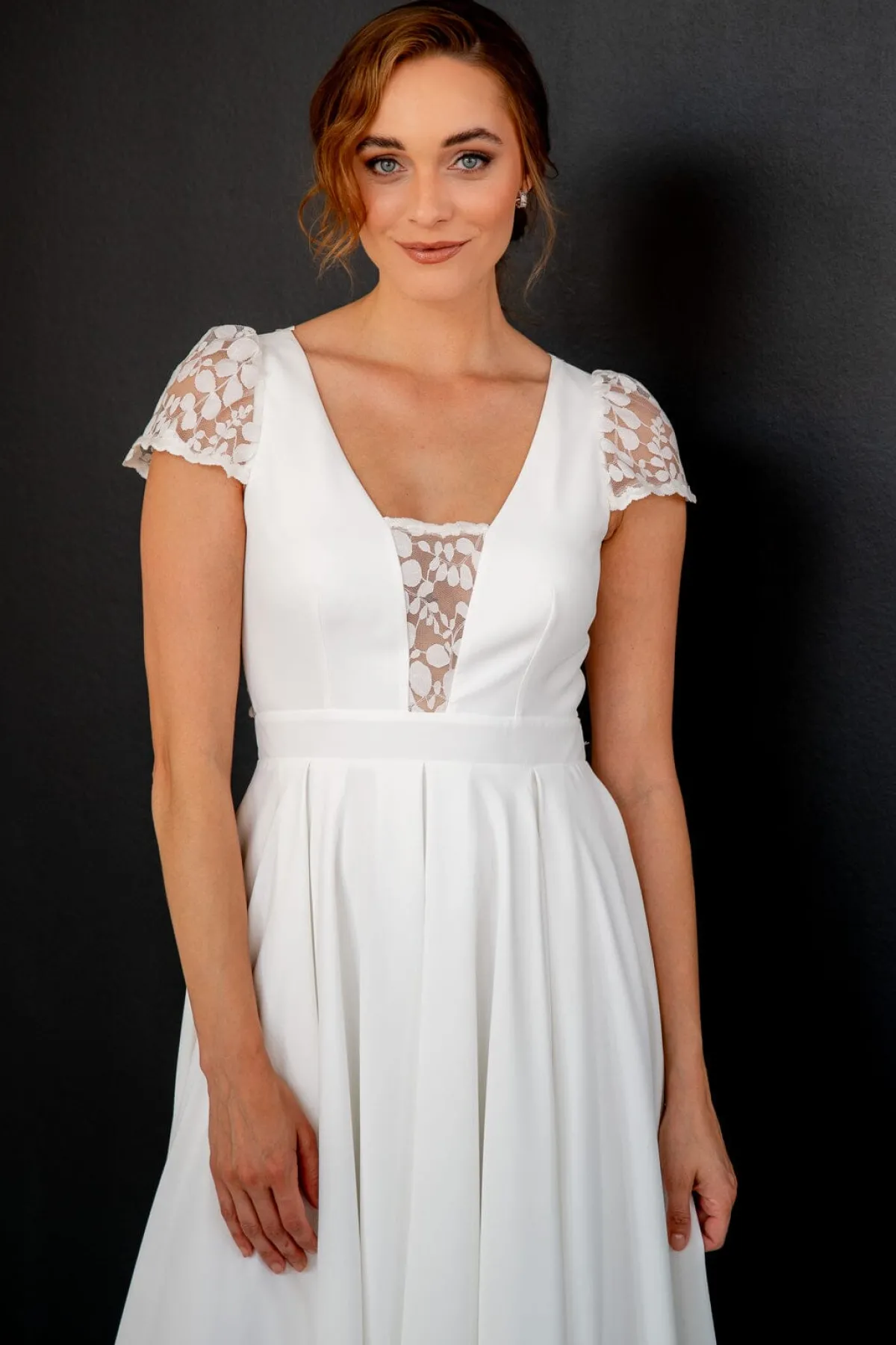 Standesamt-Brautkleid mit Rückendetail – Nelie noni One>Rembo Styling Best