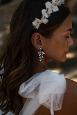 Strass-Ohrhänger in Blätterform><noscript><img width=