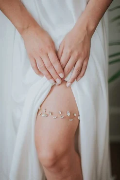 Strumpfband im Boho Glam Stil mit Strasskristallen – Tempête>Davie & Chiyo Best