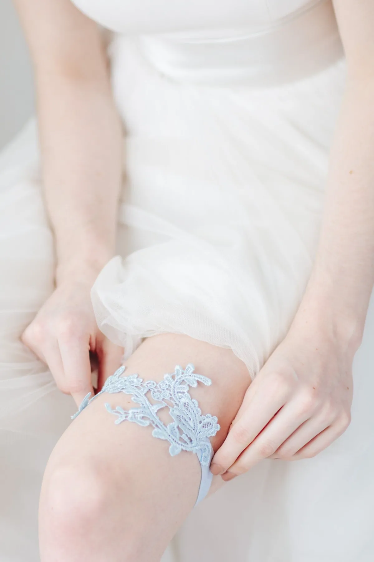 Strumpfband in Blau, mit Spitze – Tempête>Davie & Chiyo Sale