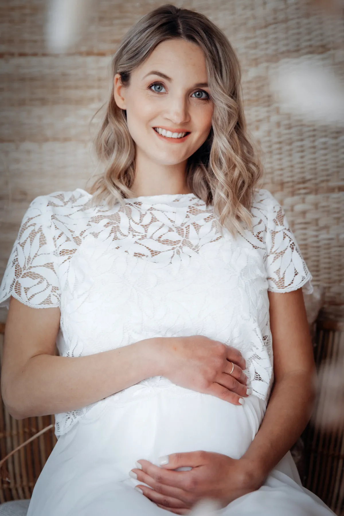 Top, Braut Jäckchen aus Botanik-Spitze mit kurzen Ärmeln – Emmi>noni Outlet