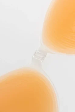 Trägerloser Klebe-BH mit Push-Up-Effekt aus Silikon für rückenfreie Outfits><noscript><img width=