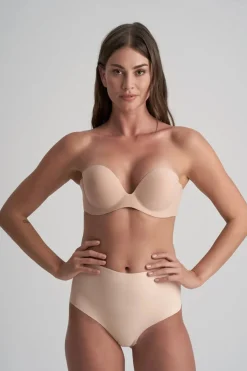 Trägerloser, klebender Gala-BH –><noscript><img width=