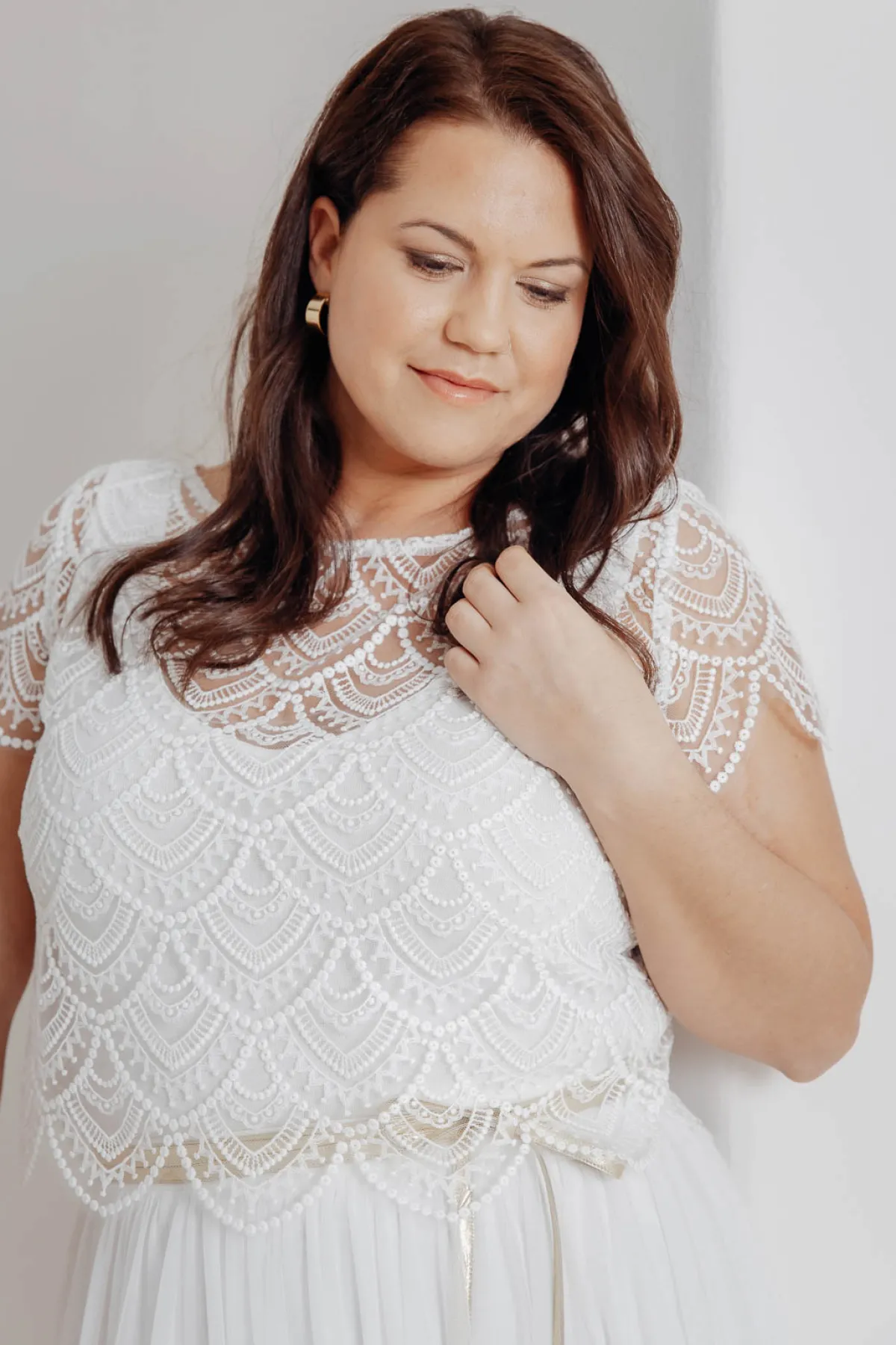 V-Ausschnitt Top aus Viskose-Seide in Ivory - noni Curvy>Montagut Hot