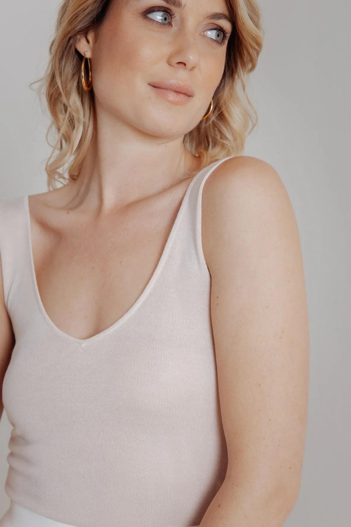 V-Ausschnitt Top aus Viskose-Seide in Nude>Montagut Outlet