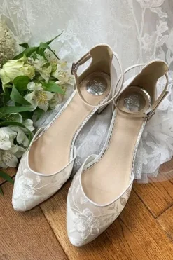 Verzierte Brautschuhe – London Ivory Lace | The>Perfect Bridal Company Hot