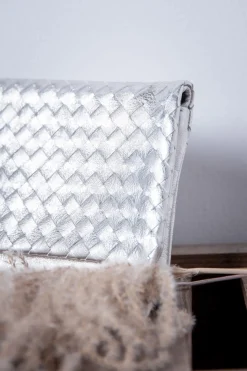 Weißgoldene Leder-Clutch in Flechtoptik –>Abro Discount